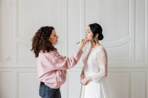atelier make up - laure baruch - low bun